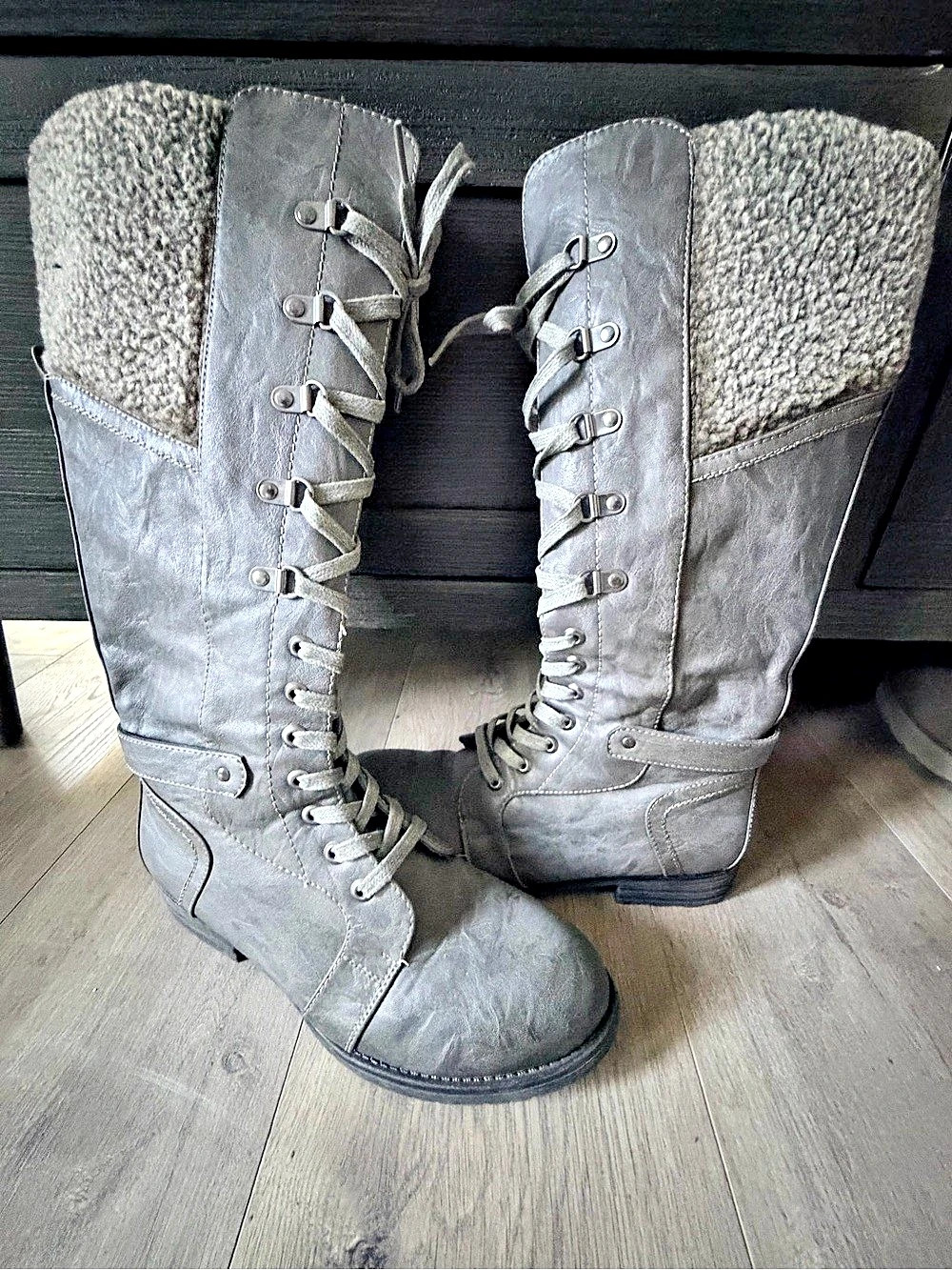 EUC Women’s Gray Lace-Up Boots Size 40